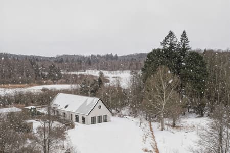 Lakeshore Barn House
